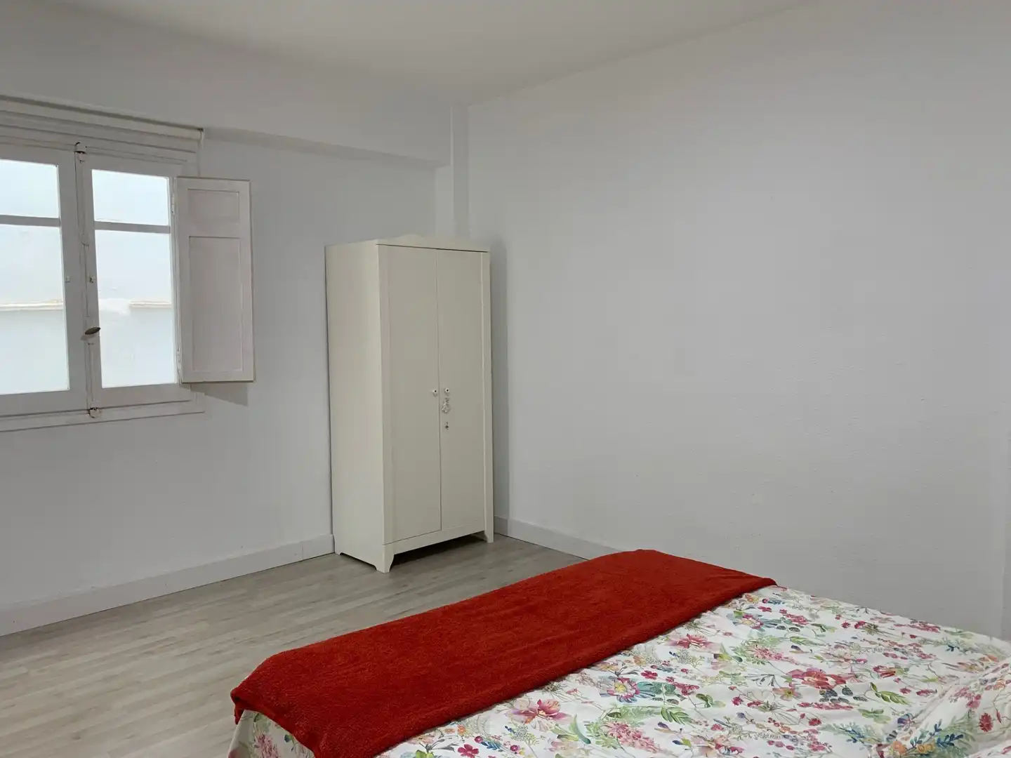 Bedroom of Flat for rent in Valencia  with Air Conditioner, Heating and Furnished
