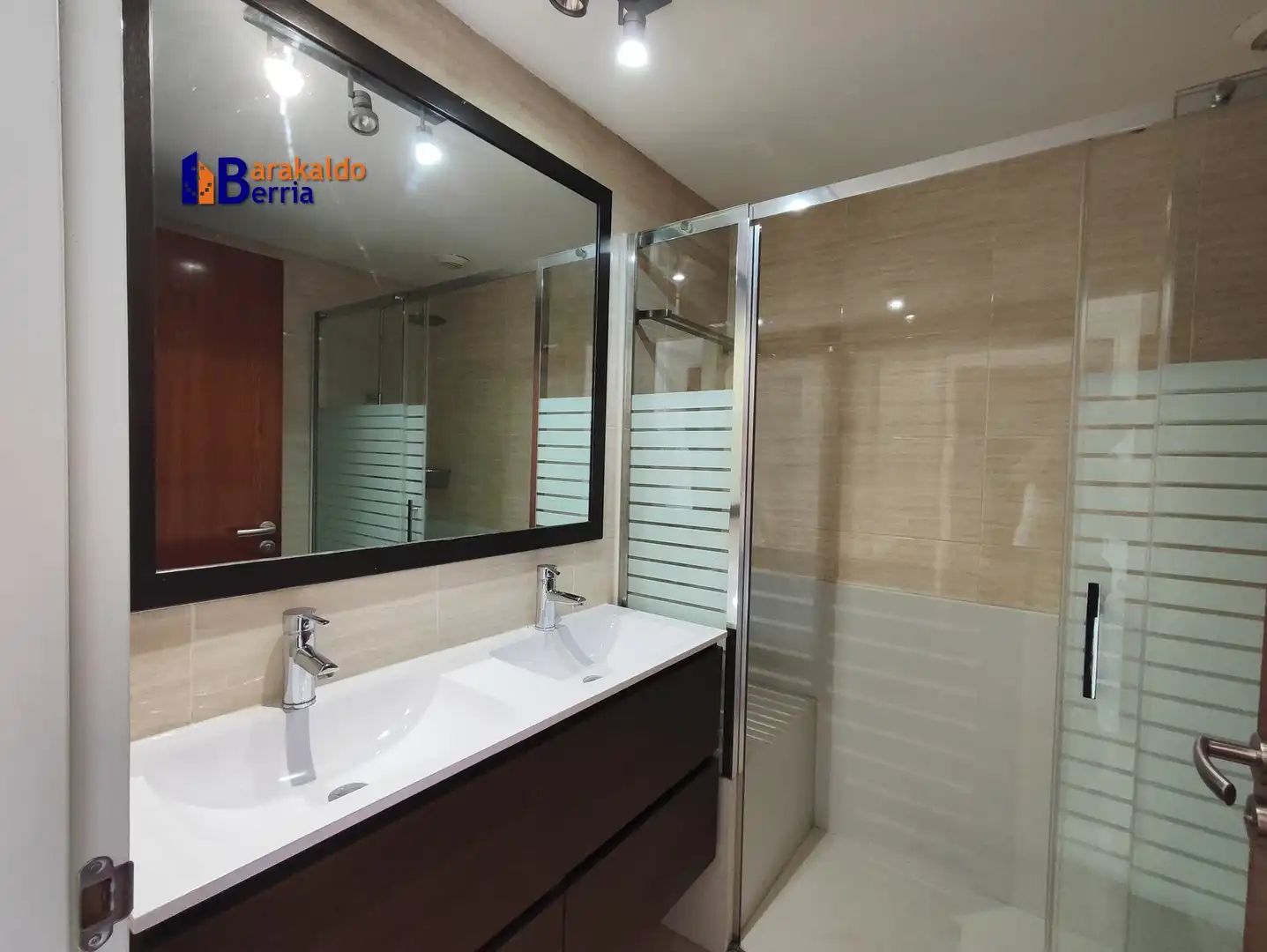 Baño de Apartamento en venta en Barakaldo  con Calefacción