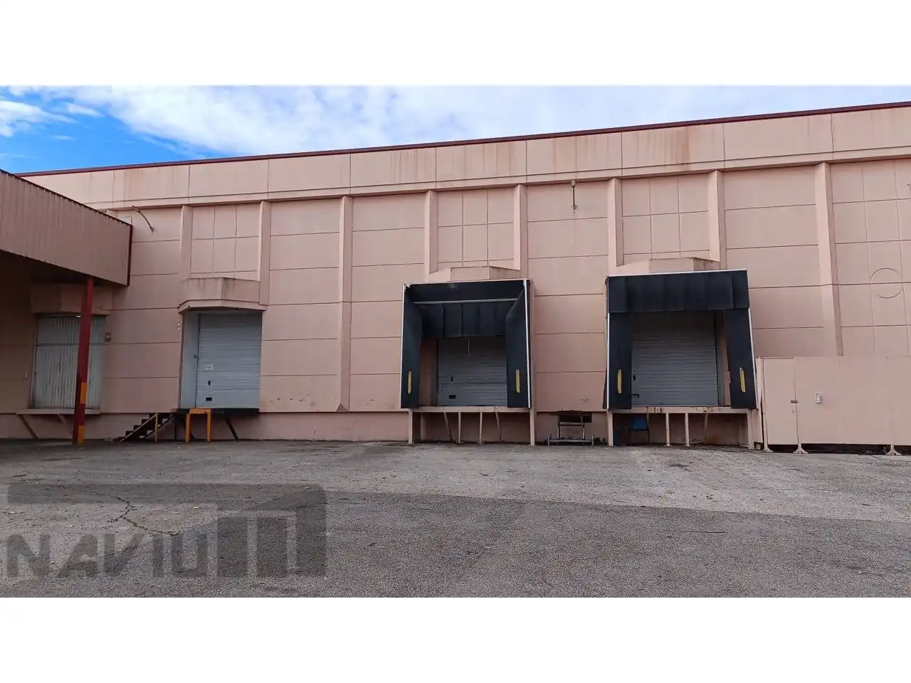 Außenansicht von Fabrikhallen zum Verkauf in Tres Cantos