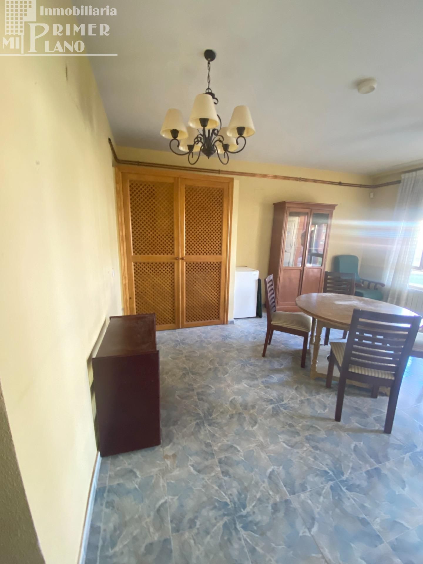 Menjador de Apartament en venda en Tomelloso amb Calefacció i Jardí privat