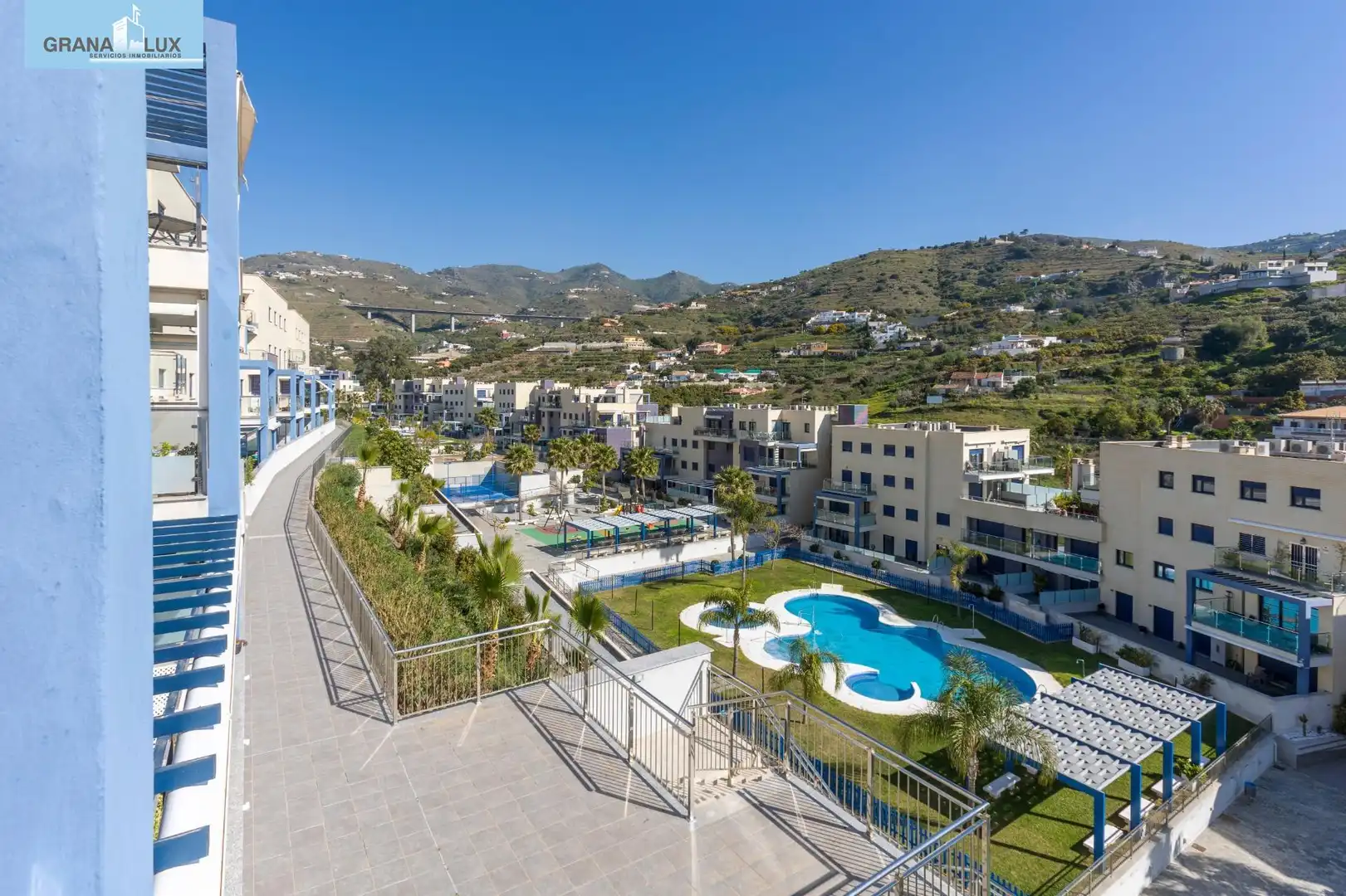 Außenansicht von Wohnung zum Verkauf in Almuñécar mit Terrasse, Abstellraum und Balkon