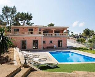 Vista exterior de Casa o xalet en venda en Calvià amb Aire condicionat, Terrassa i Piscina