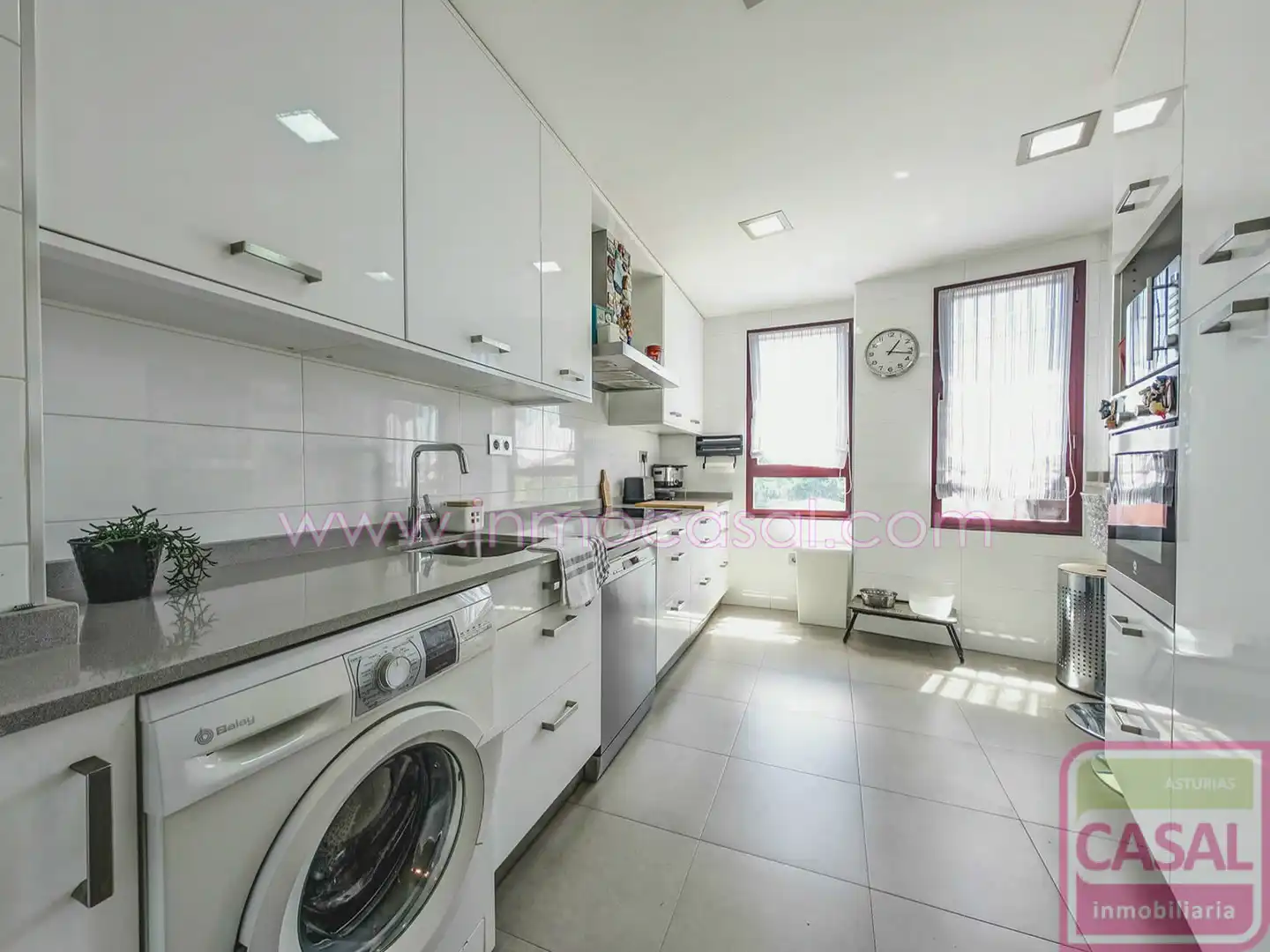Küche von Wohnung zum Verkauf in Oviedo  mit Heizung, Abstellraum und Möbliert