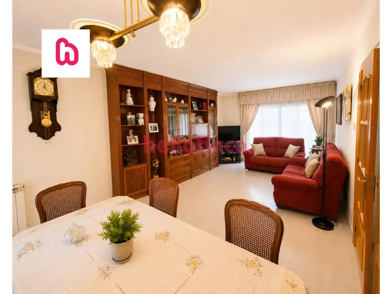 Sala de estar de Casa adosada en venta en Santa Perpètua de Mogoda con Aire acondicionado, Calefacción y Terraza