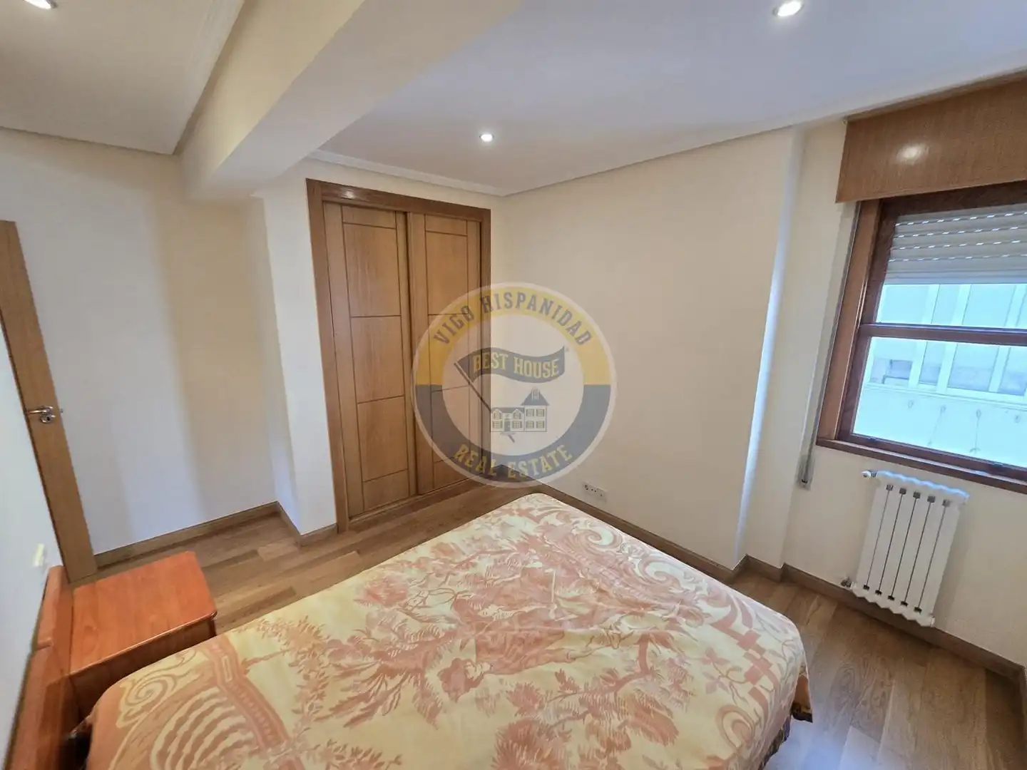 Schlafzimmer von Wohnung zur Miete in Vigo  mit Heizung, Parkett und Möbliert