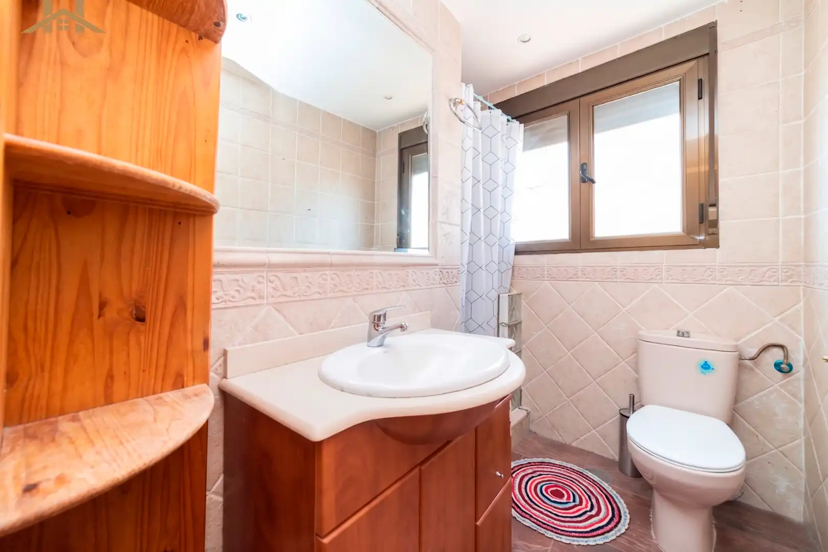 Badezimmer von Einfamilien-Reihenhaus zum Verkauf in Sevilla la Nueva