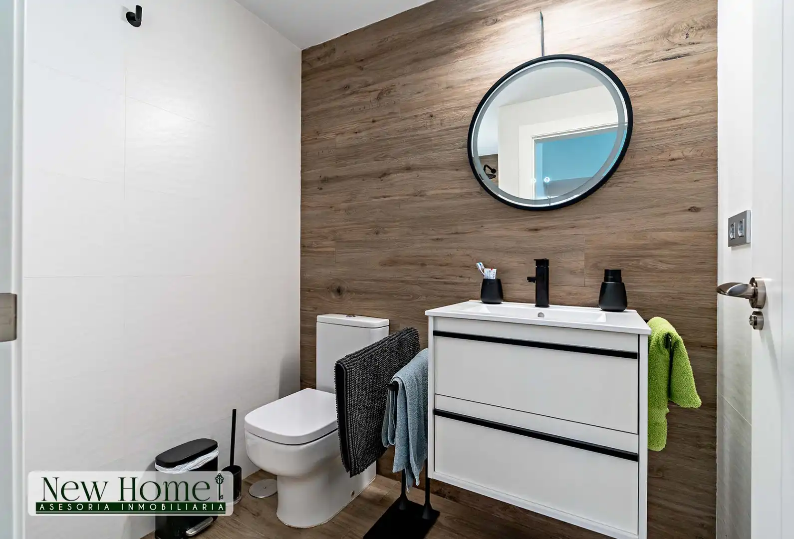 Bathroom of Houses for sale in Roquetas de Mar  with Air Conditioner, Terrace and Furnished