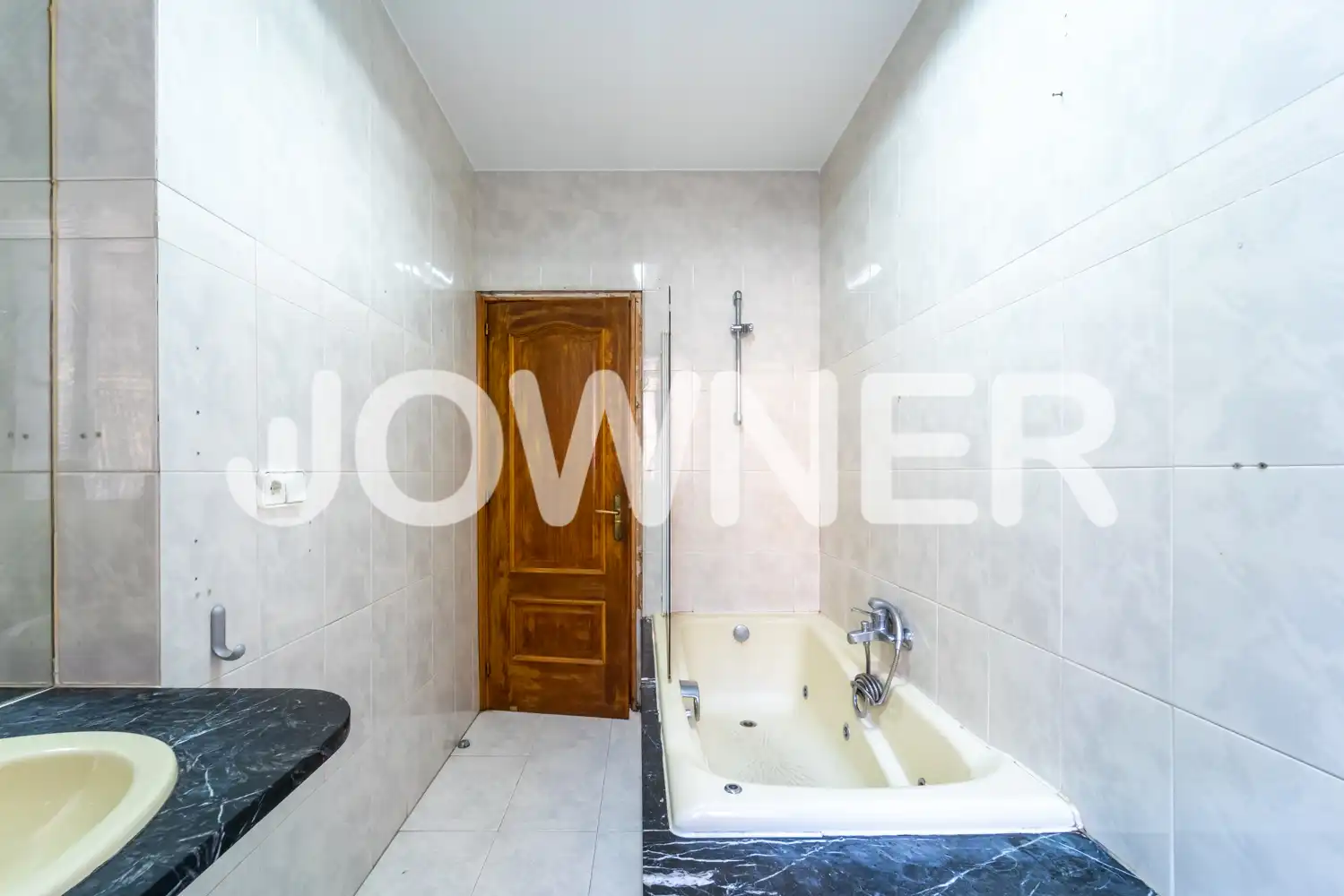 Baño de Piso de alquiler en Madrid con Calefacción, Trastero y Lavadora