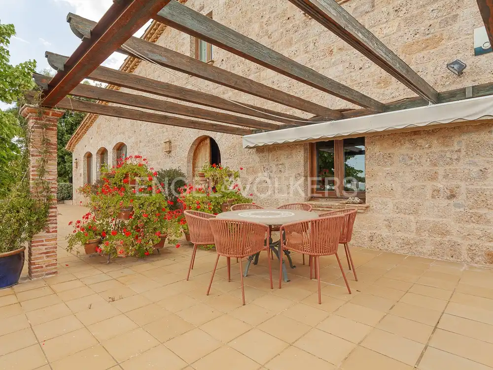 Terrasse von Country house zur Miete in El Bruc mit Klimaanlage, Heizung und Privatgarten