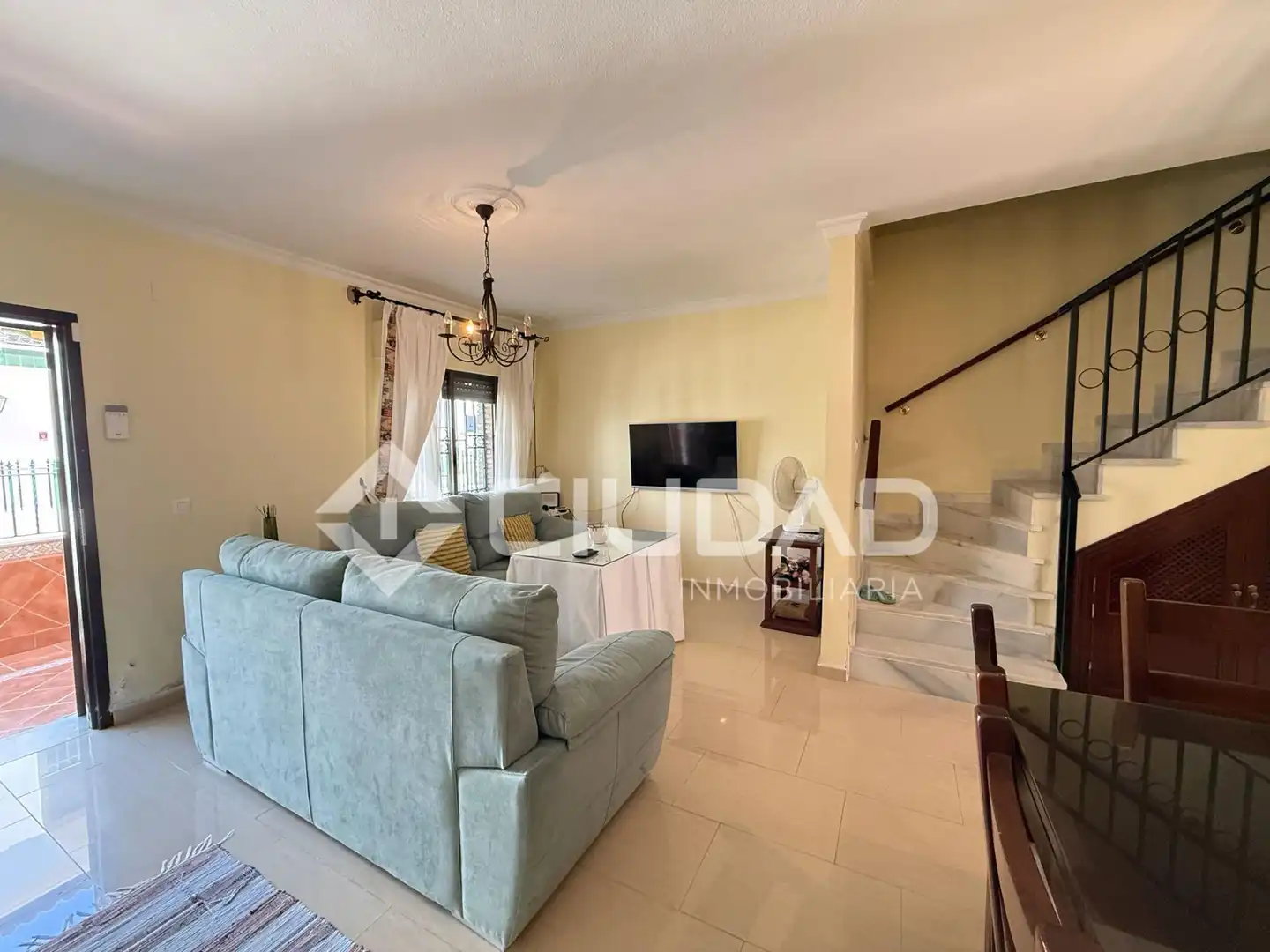 Sala d'estar de Casa o xalet en venda en Chipiona amb Aire condicionat i Terrassa