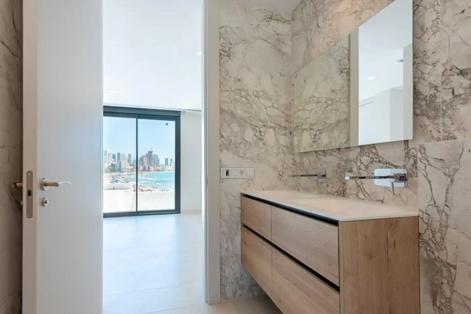Bany de Apartament en venda en Benidorm amb Aire condicionat, Calefacció i Terrassa