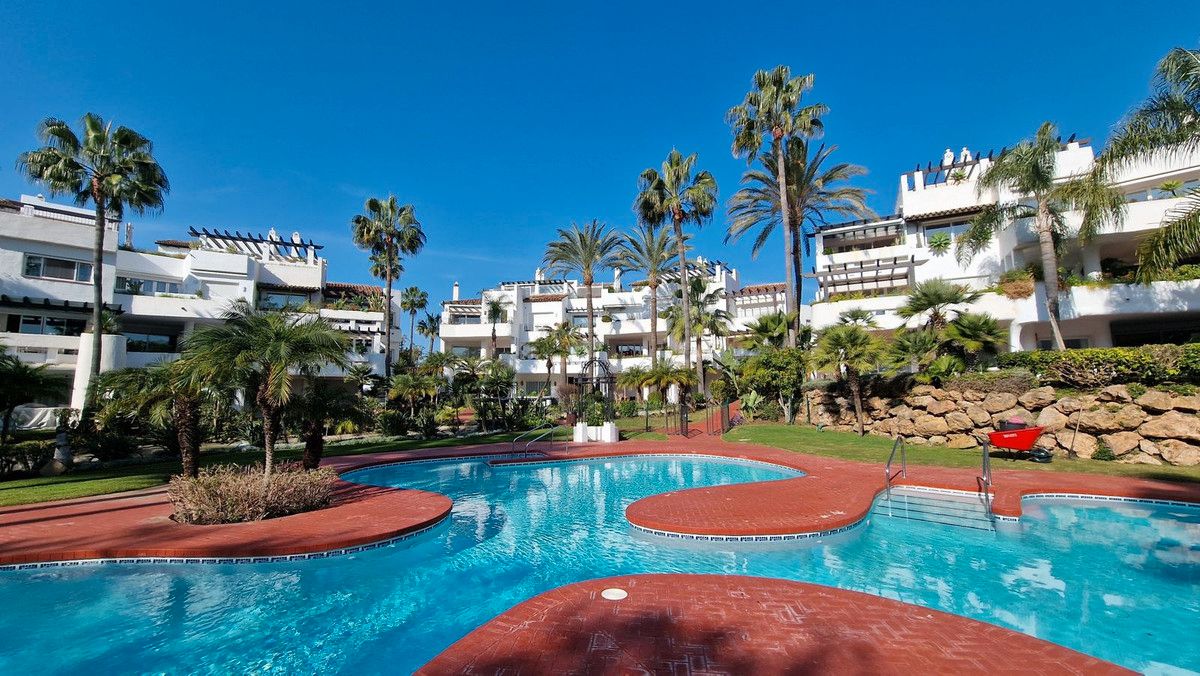 Jardí de Àtic en venda en Marbella amb Aire condicionat, Terrassa i Moblat