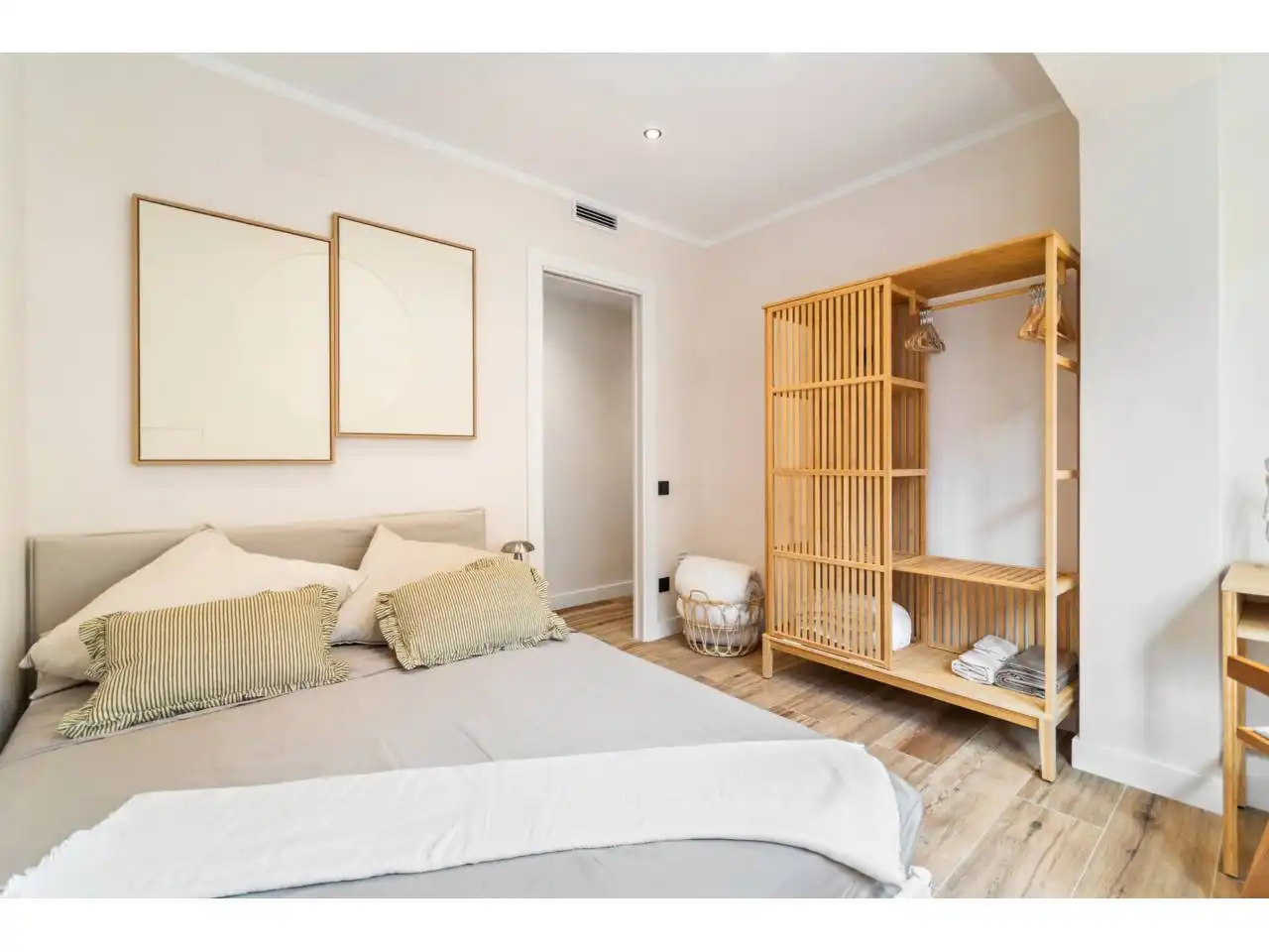 Bedroom of Flat for sale in Barcelona  with Air Conditioner, Heating and Furnished