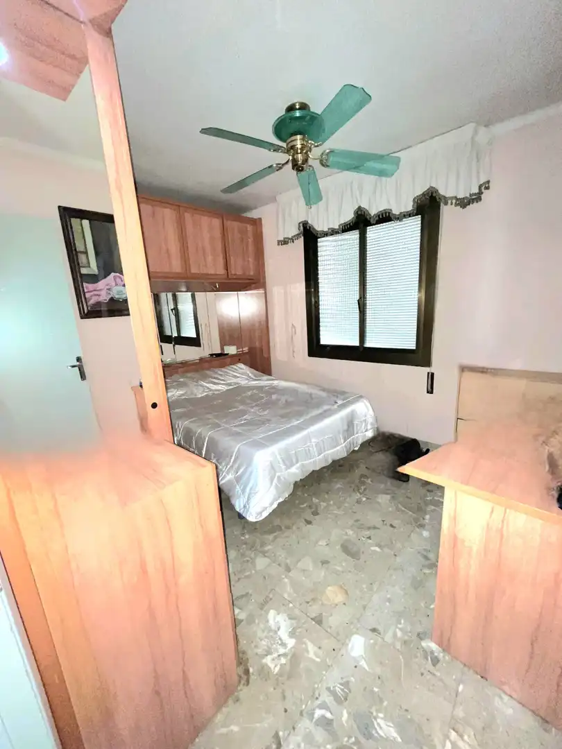 Schlafzimmer von Dachboden zum Verkauf in Sant Boi de Llobregat mit Balkon