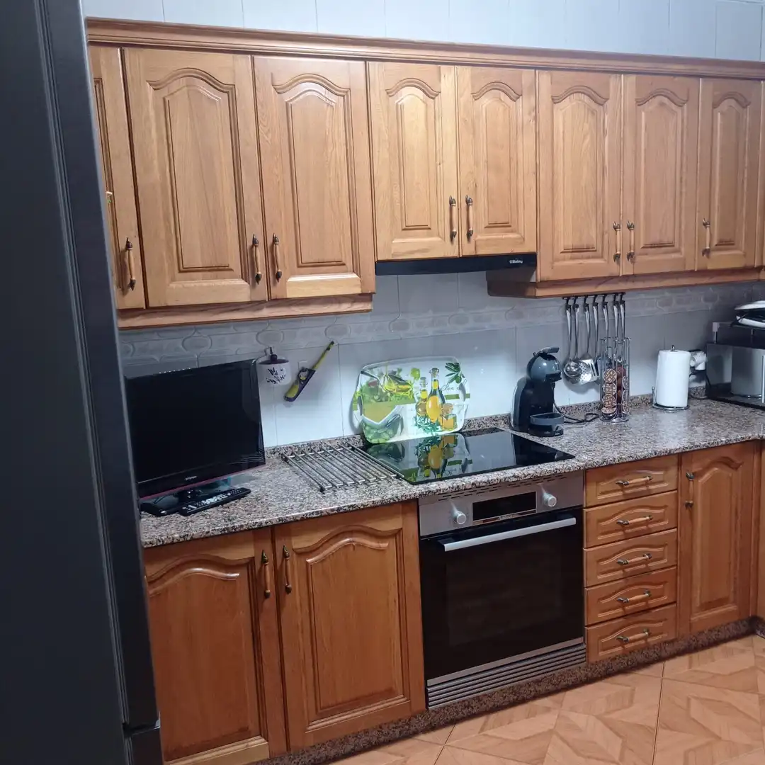 Cuina de Casa o xalet en venda en Narón amb Calefacció, Terrassa i Piscina