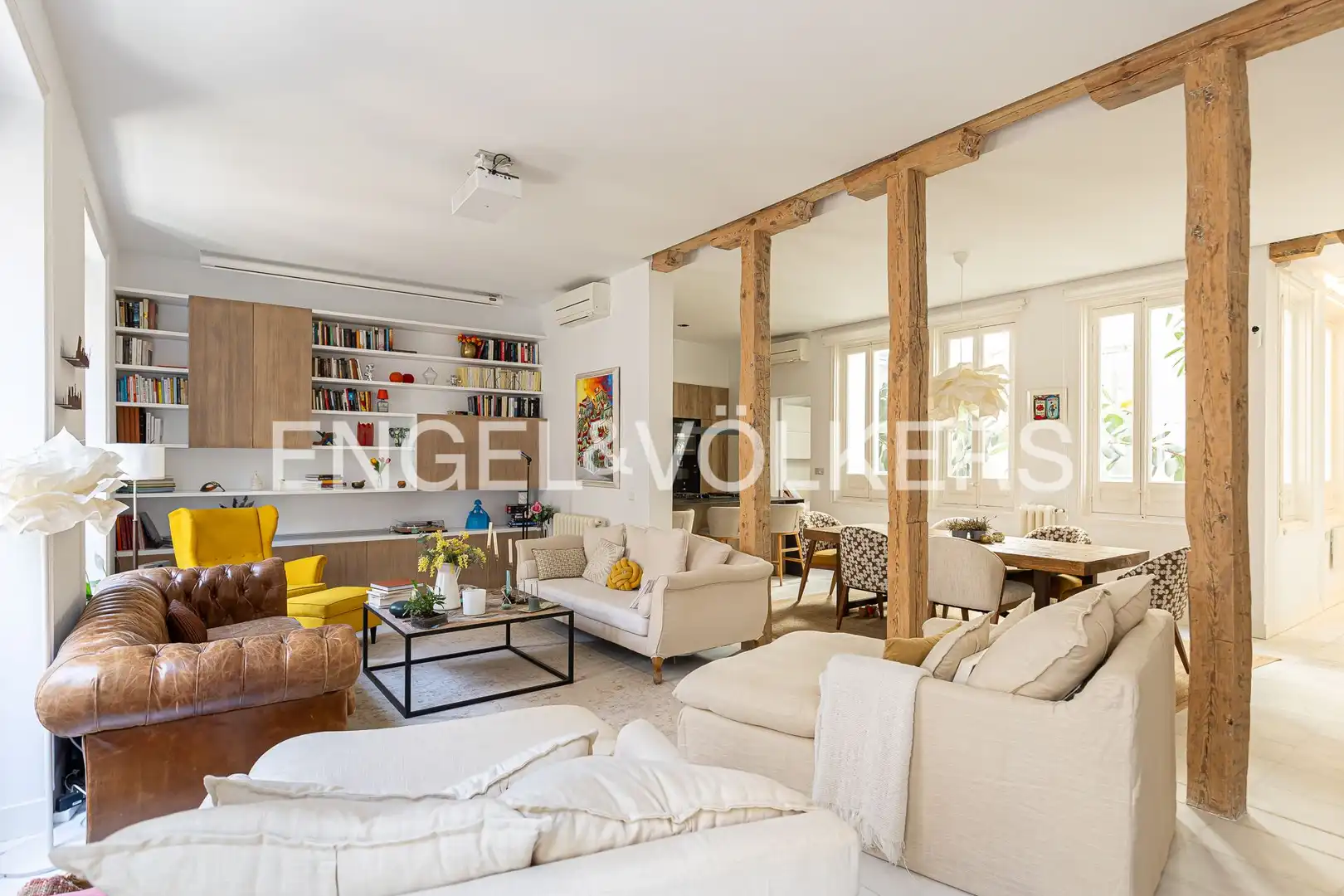 Living room of Flat for sale in Madrid  with Air Conditioner, Heating and Furnished