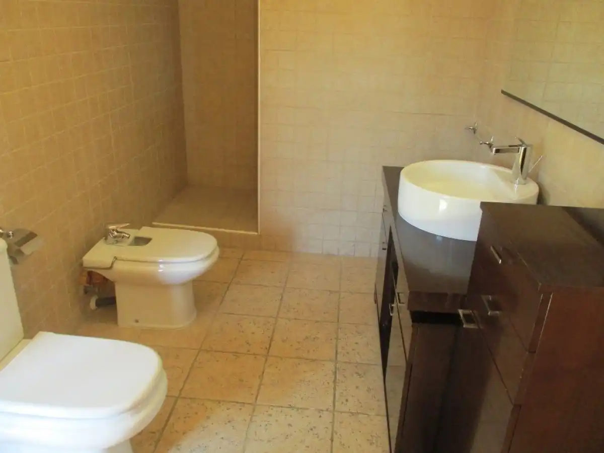 Baño de Casa adosada en venta en Cuarte de Huerva con Aire acondicionado, Calefacción y Jardín privado