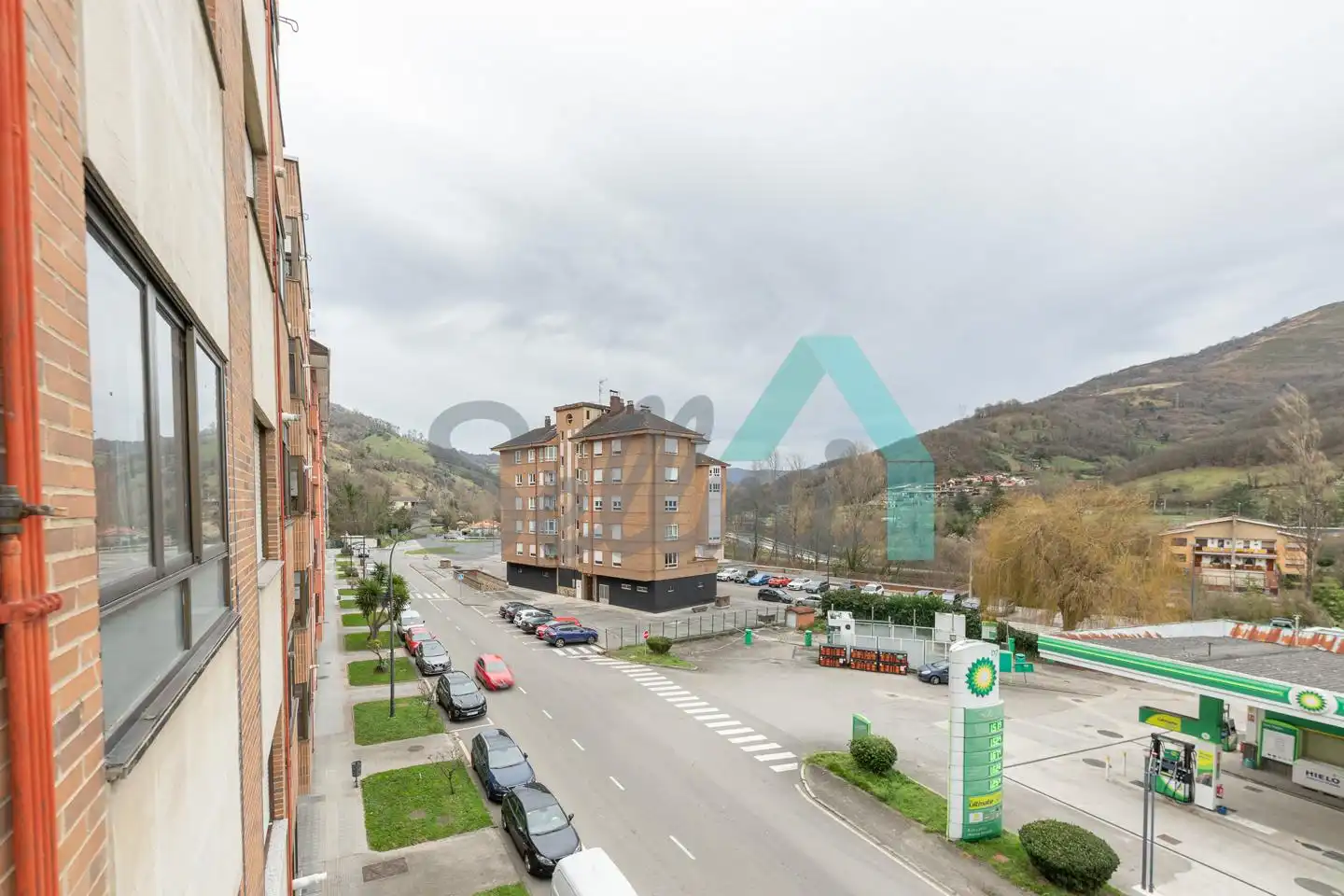 Außenansicht von Wohnung zum Verkauf in Lena mit Heizung, Parkett und Terrasse
