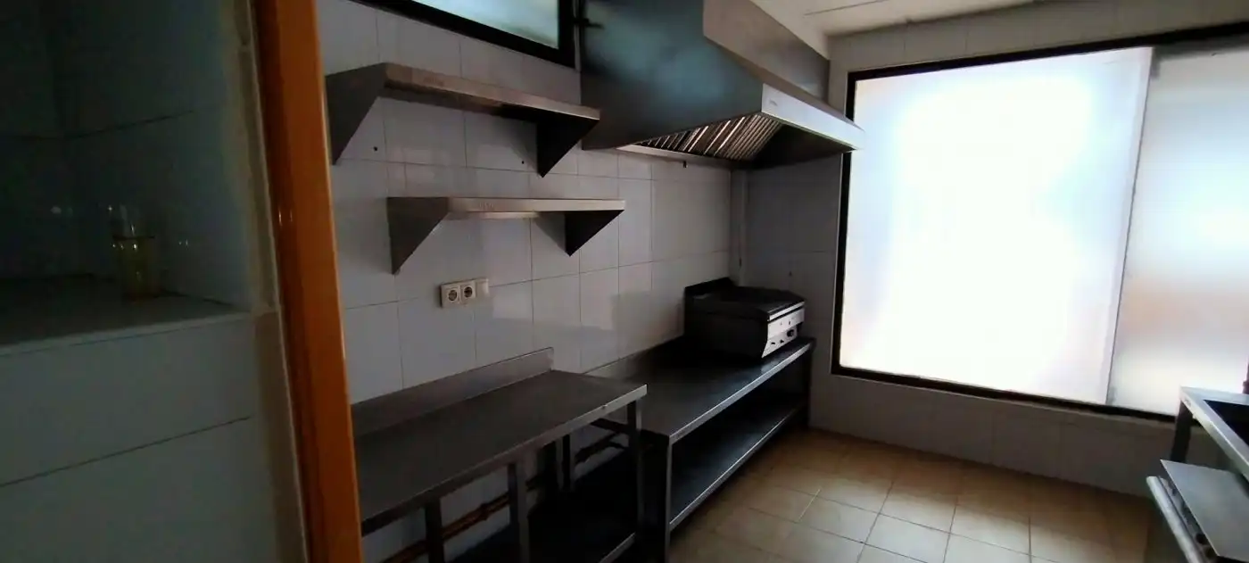 Cuina de Local en venda en Murcia amb Aire condicionat, Terrassa i Moblat
