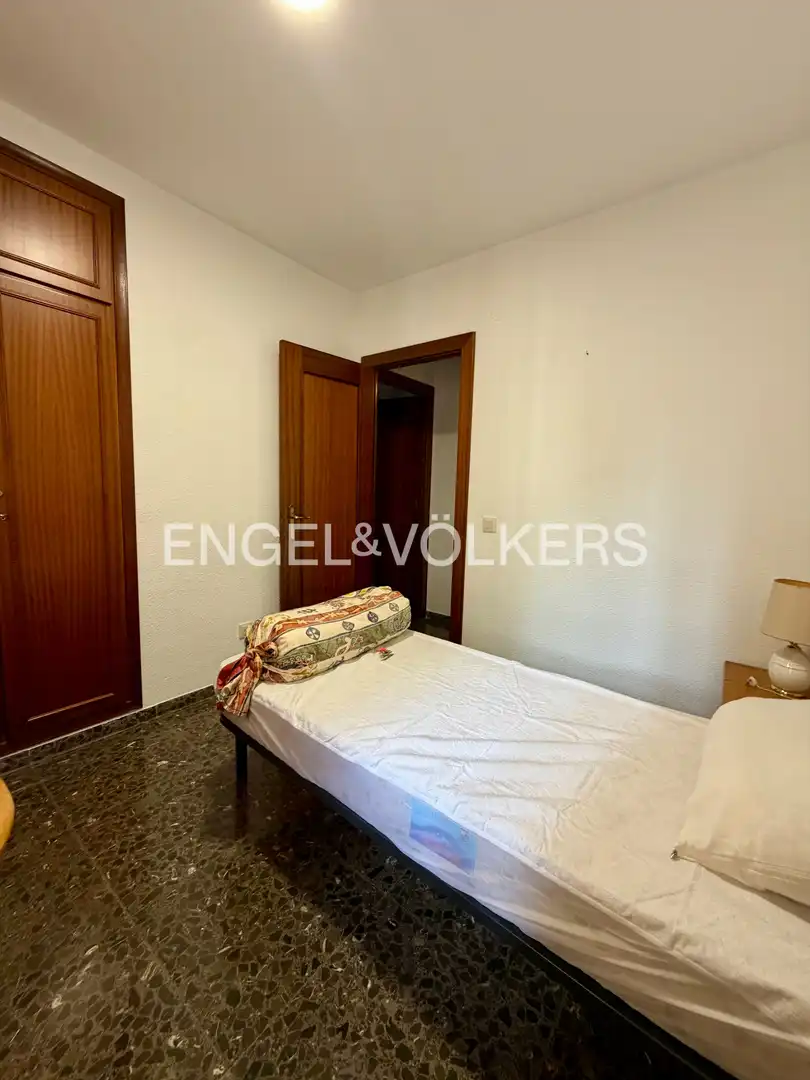 Bedroom of Flat for rent in Valencia  with Air Conditioner, Heating and Balcony