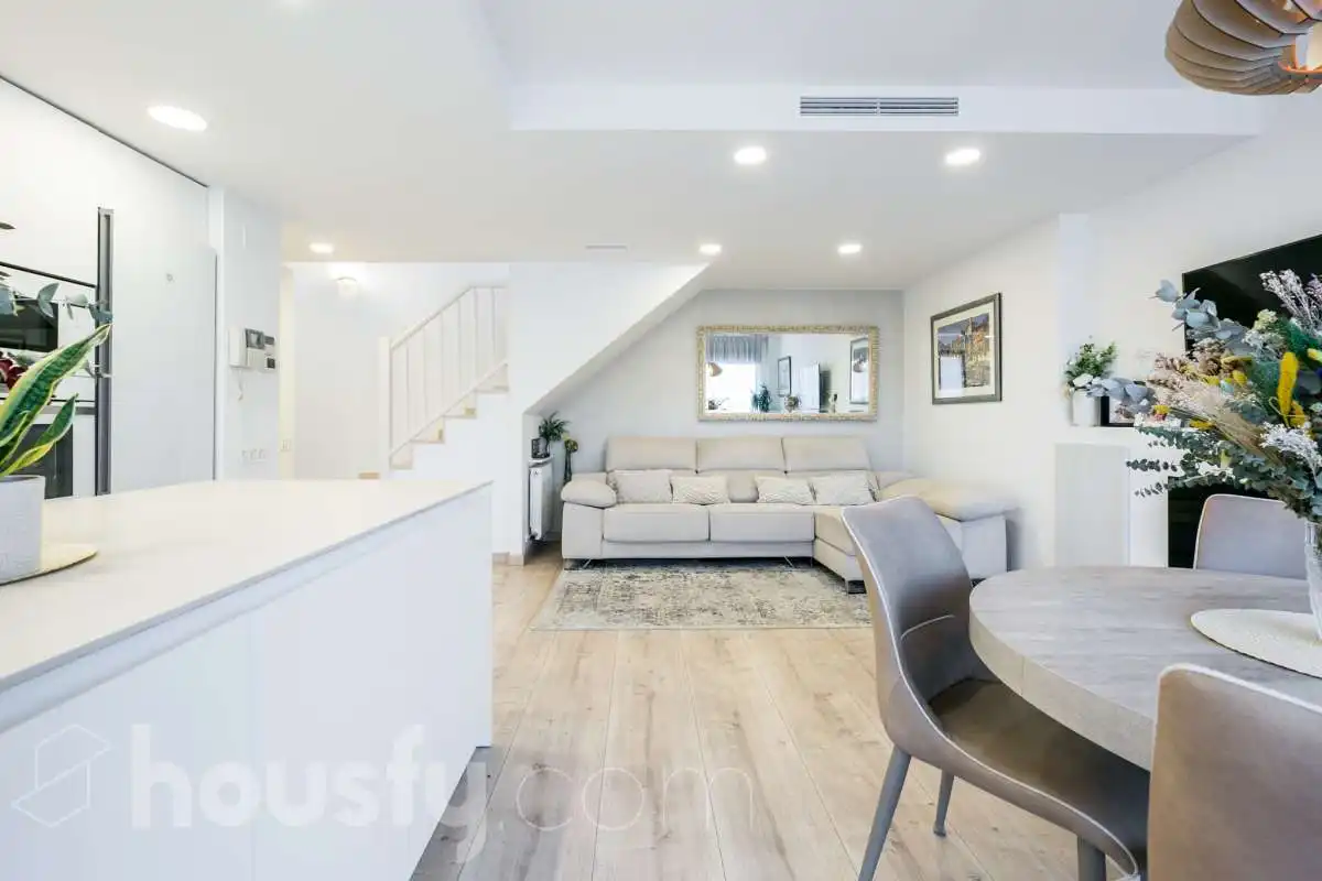Living room of Attic for sale in Sant Joan Despí  with Air Conditioner, Heating and Parquet flooring
