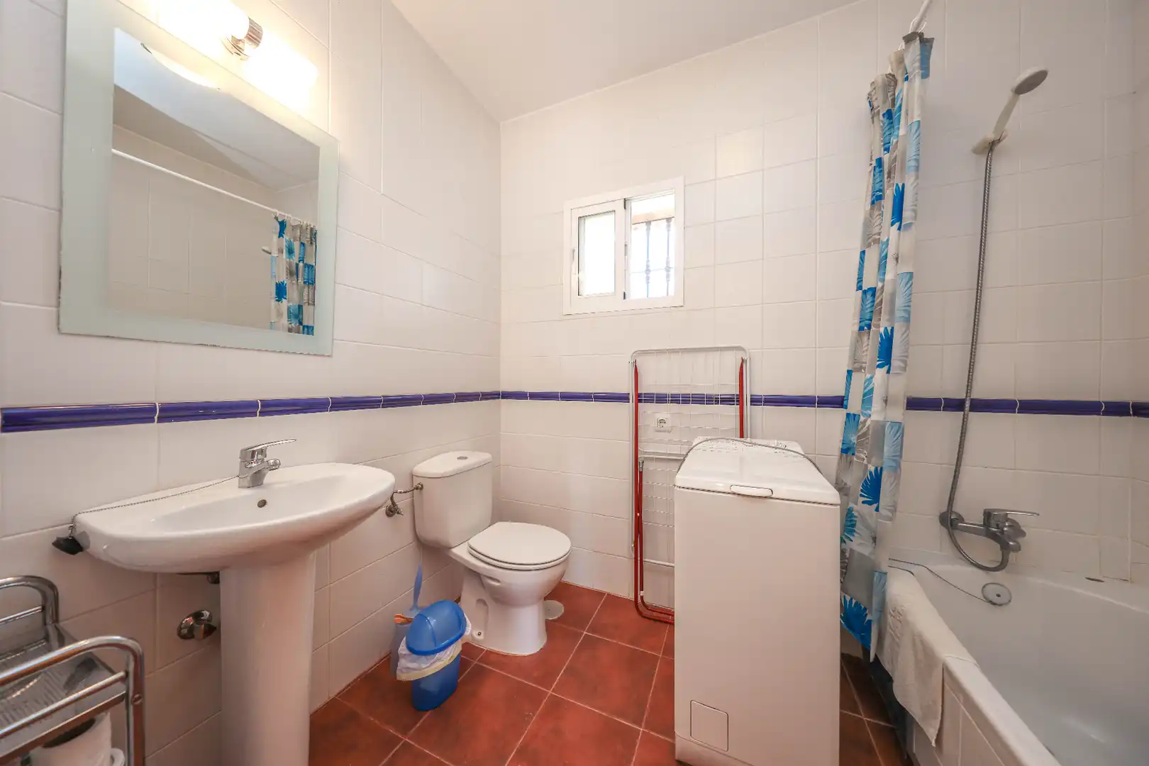 Bathroom of Houses for sale in Tolox  with Air Conditioner, Private garden and Swimming Pool