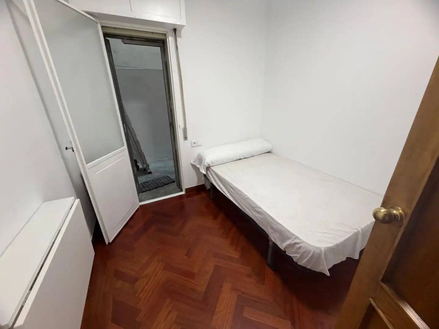 Habitación de Piso de alquiler en Ourense Capital  con Calefacción, Terraza y Amueblado