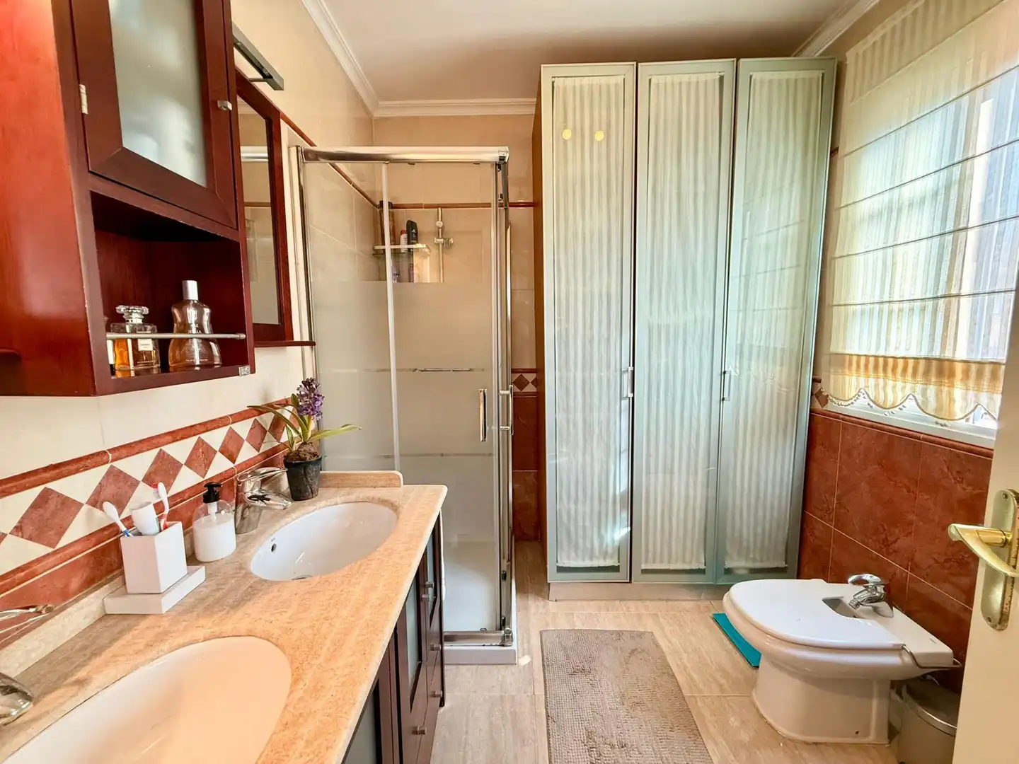 Bathroom of Detached homes for sale in Roquetas de Mar  with Air Conditioner, Balcony and Community pool