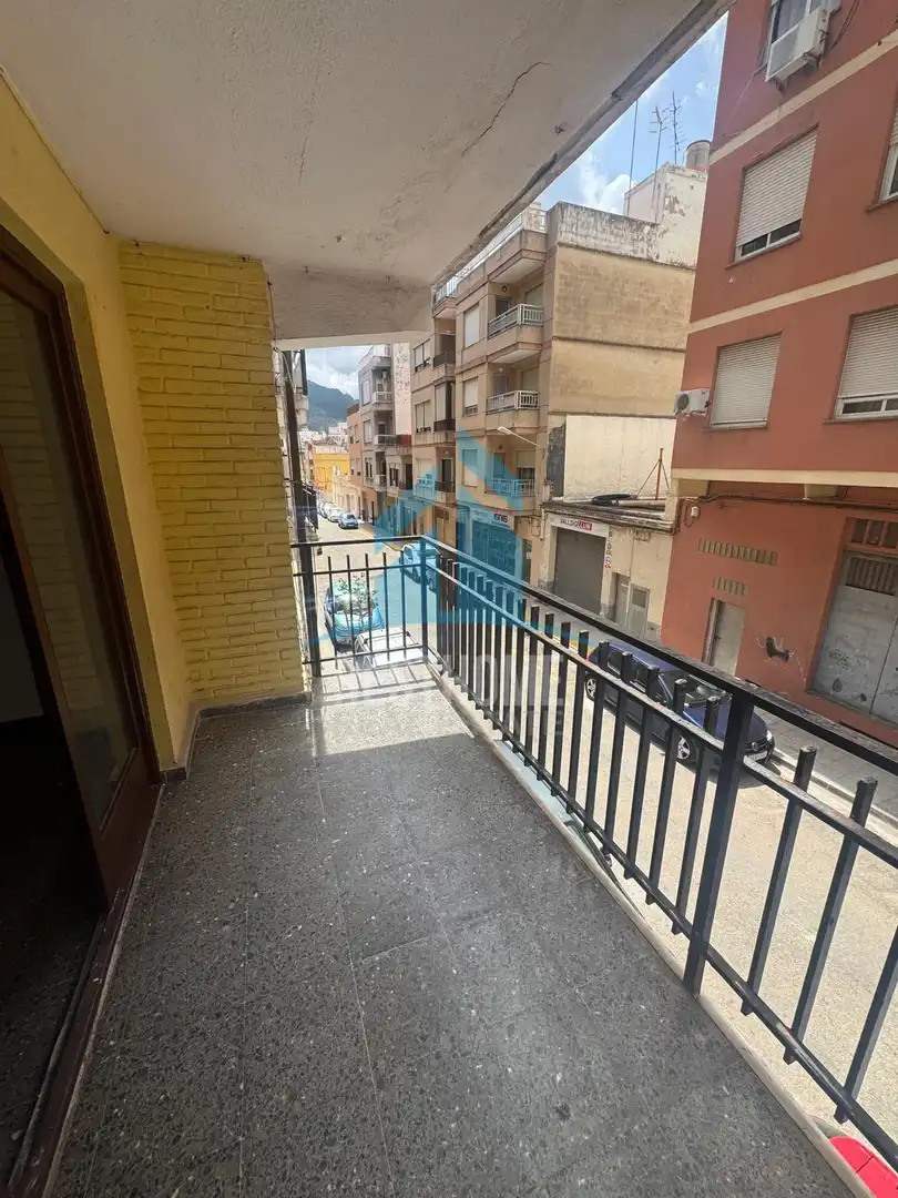 Vista exterior de Piso en venta en Tavernes de la Valldigna con Balcón