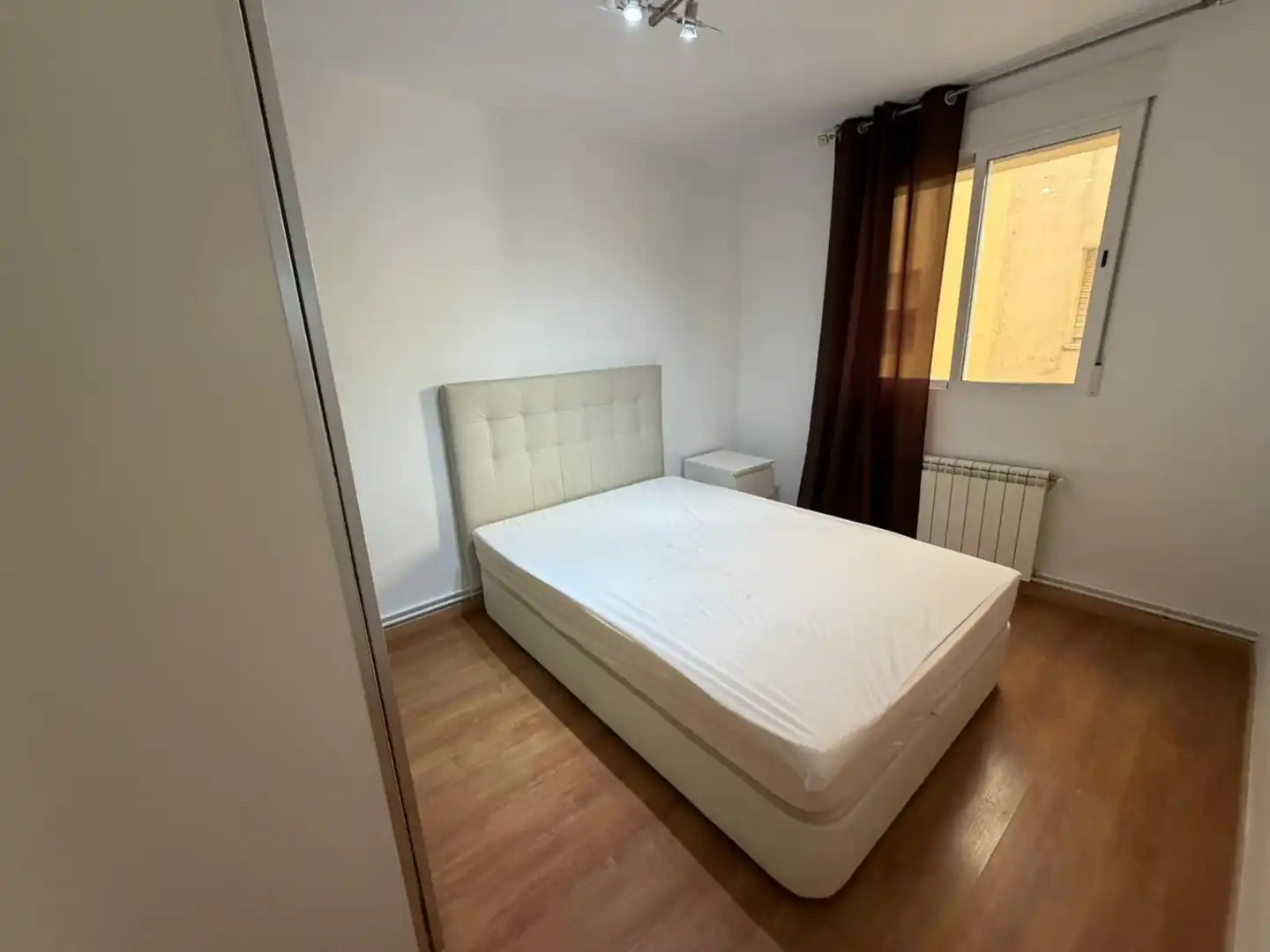 Habitación de Piso de alquiler en Lleida con Calefacción, Parquet y Amueblado