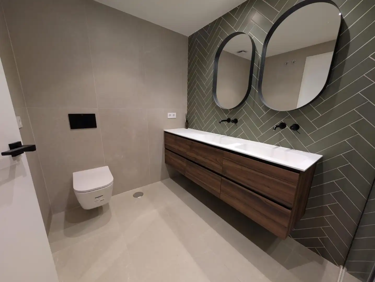 Bathroom of Flat for rent in Sevilla  with Air Conditioner, Heating and Balcony