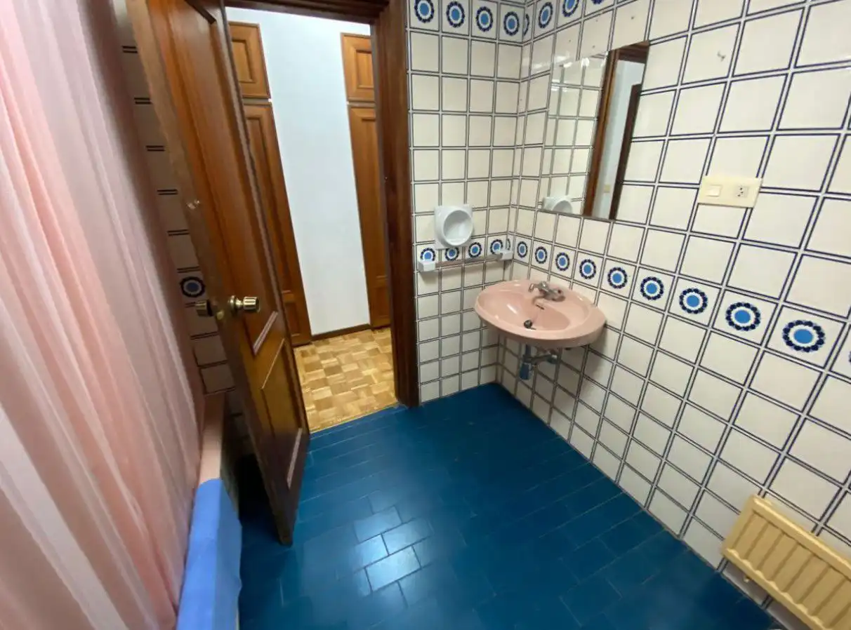 Baño de Piso de alquiler en Palencia con Calefacción, Parquet y Amueblado