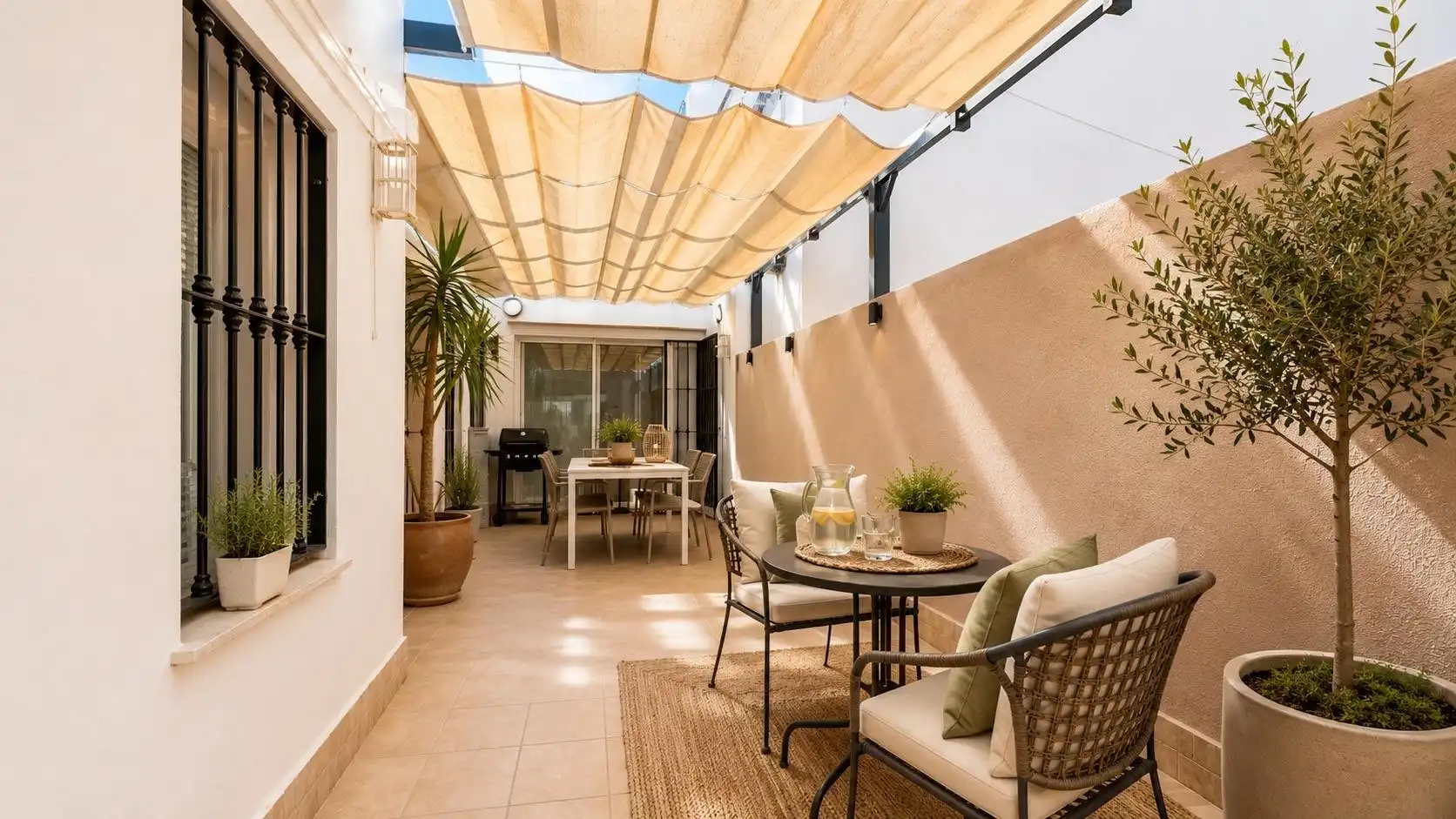 Terrassa de Casa o xalet en venda en Almería amb Aire condicionat, Calefacció i Parquet