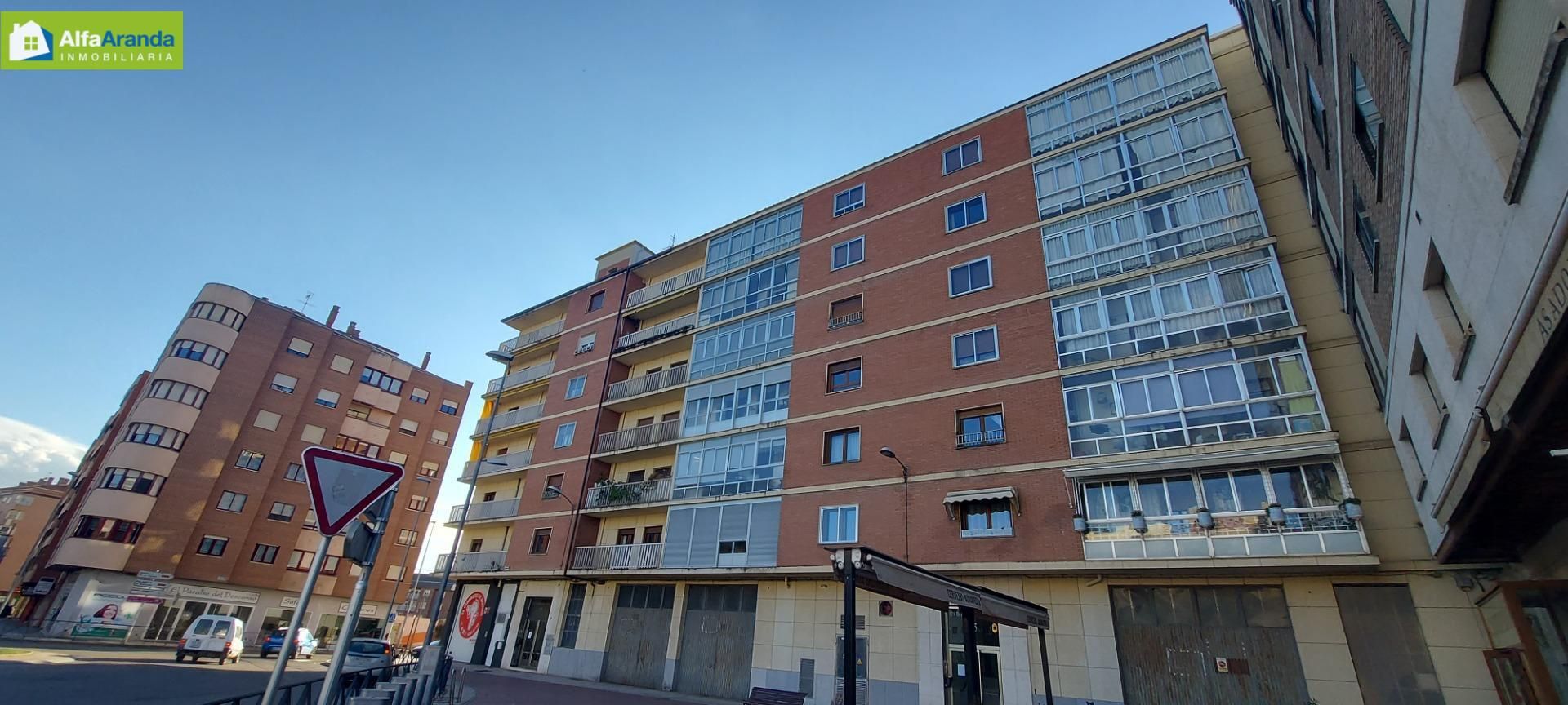 Vista exterior de Pis en venda en Aranda de Duero amb Calefacció, Terrassa i Traster
