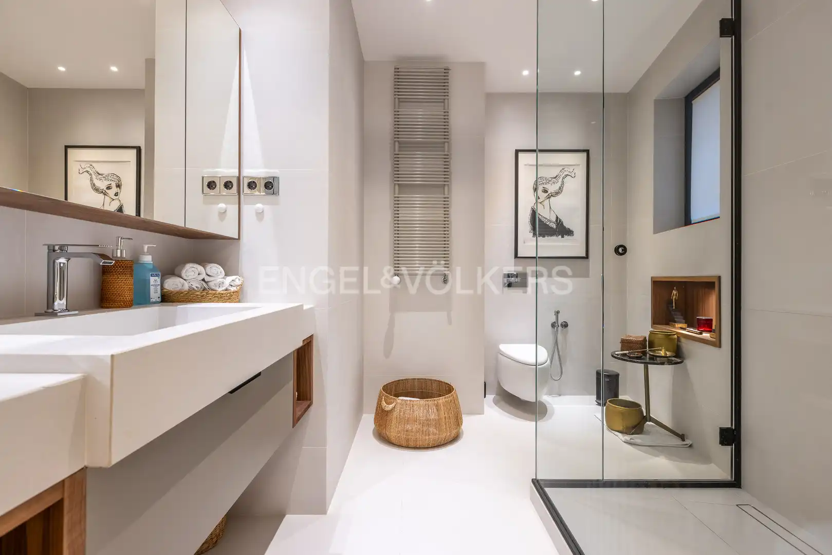 Bathroom of Flat for sale in Sevilla  with Air Conditioner, Heating and Terrace