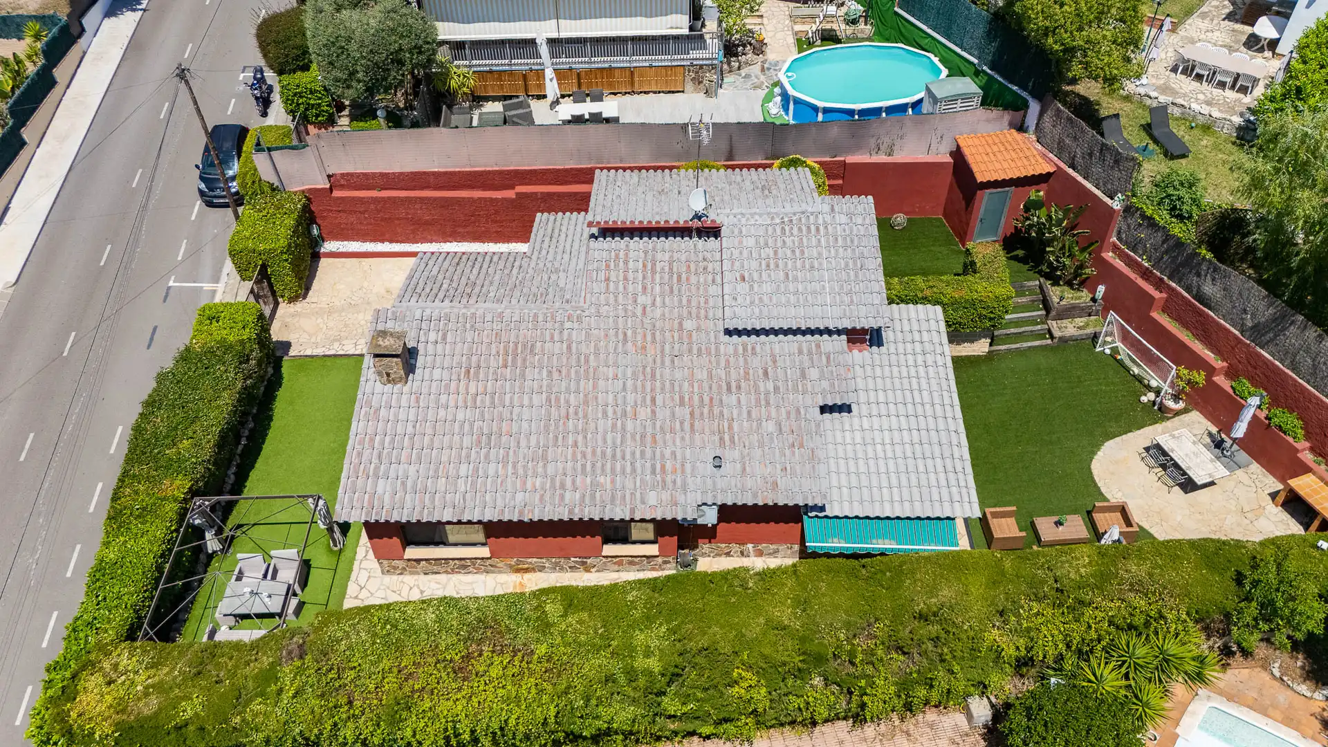 Vista exterior de Casa o xalet en venda en Castellar del Vallès amb Aire condicionat, Calefacció i Jardí privat