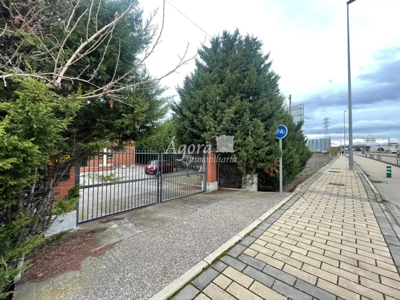 Aparcament de Casa o xalet en venda en Valladolid amb Calefacció, Jardí privat i Terrassa