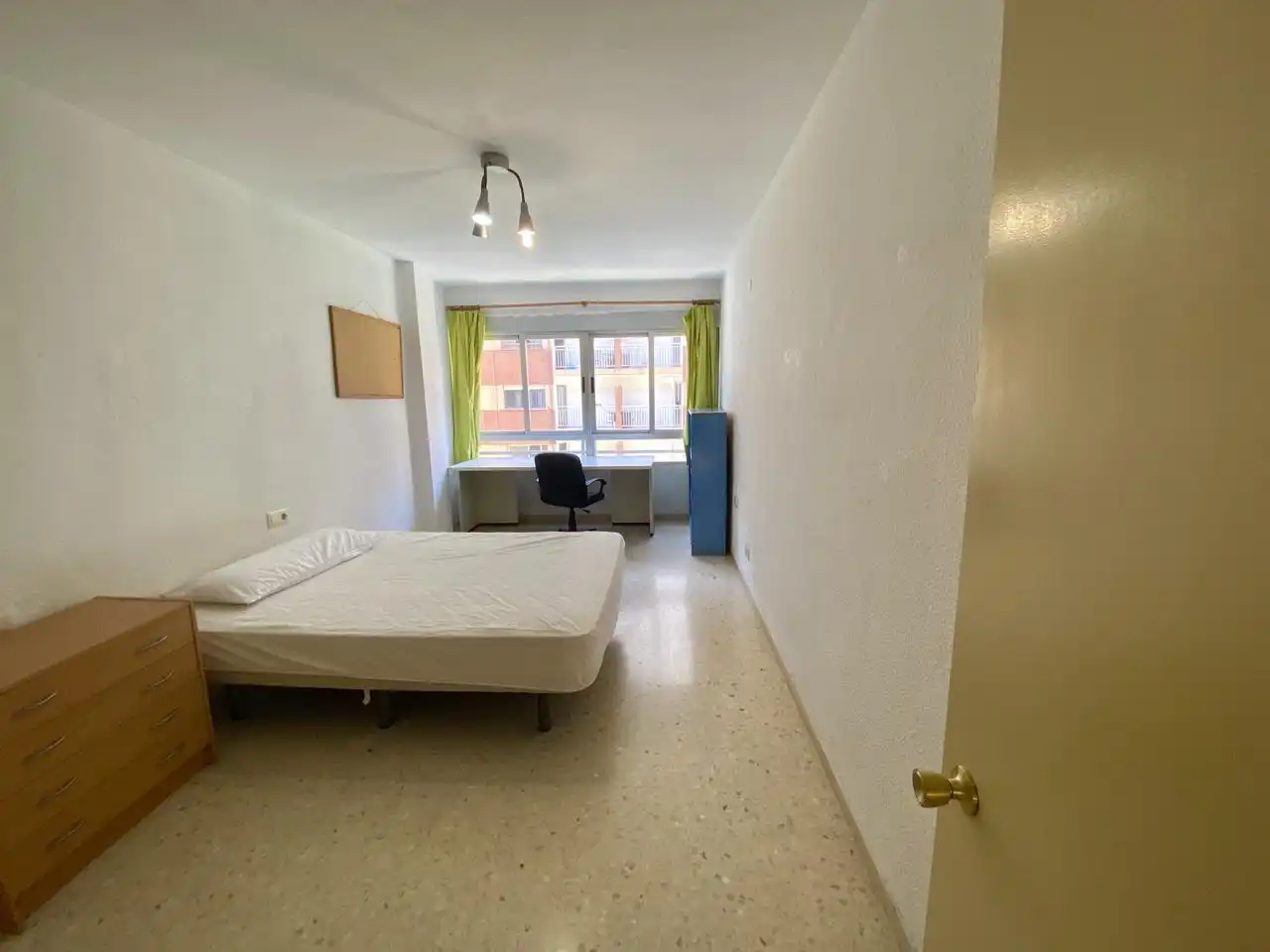 Schlafzimmer von Wohnung zur Miete in Valencia mit Möbliert