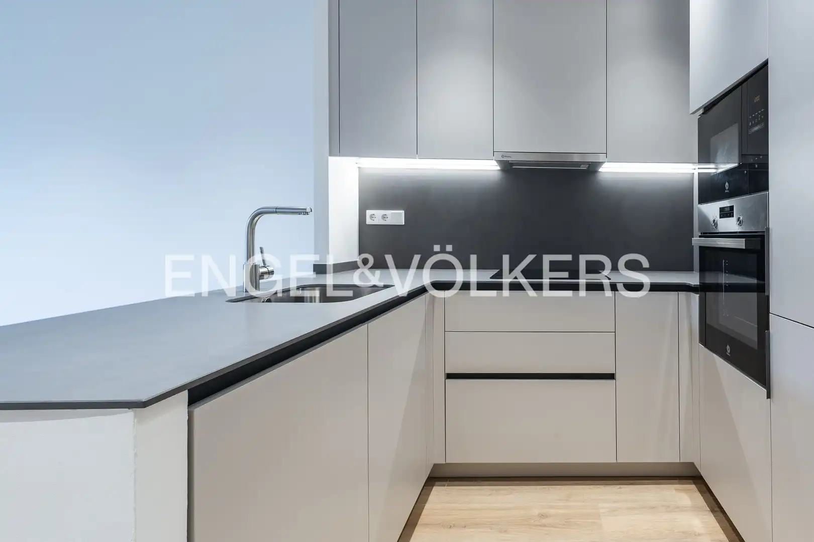 Kitchen of Ground floor for rent in Badalona  with Heating, Parquet flooring and Terrace