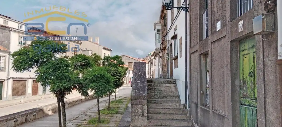 Vista exterior de Casa adosada en venta en Santiago de Compostela 