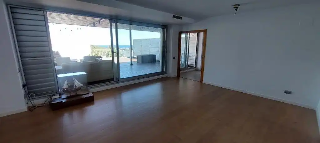 Sala d'estar de Dúplex en venda en Sant Pere de Ribes amb Aire condicionat, Calefacció i Jardí privat