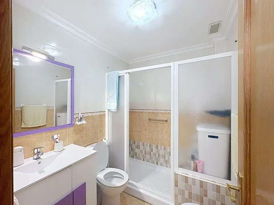 Baño de Piso en venta en Pinos Puente con Aire acondicionado y Calefacción
