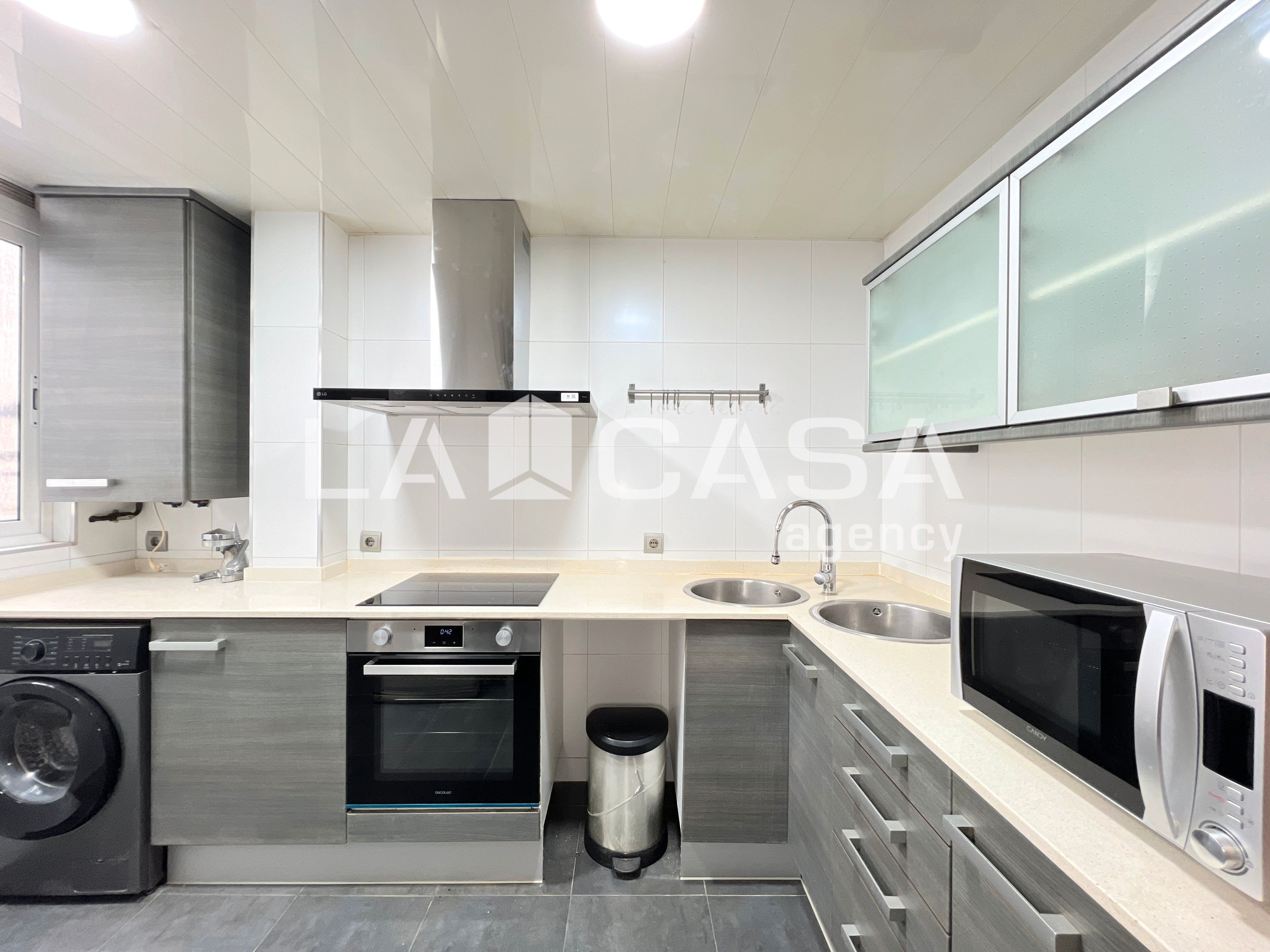 Cuina de Pis en venda en Badalona amb Calefacció i Balcó