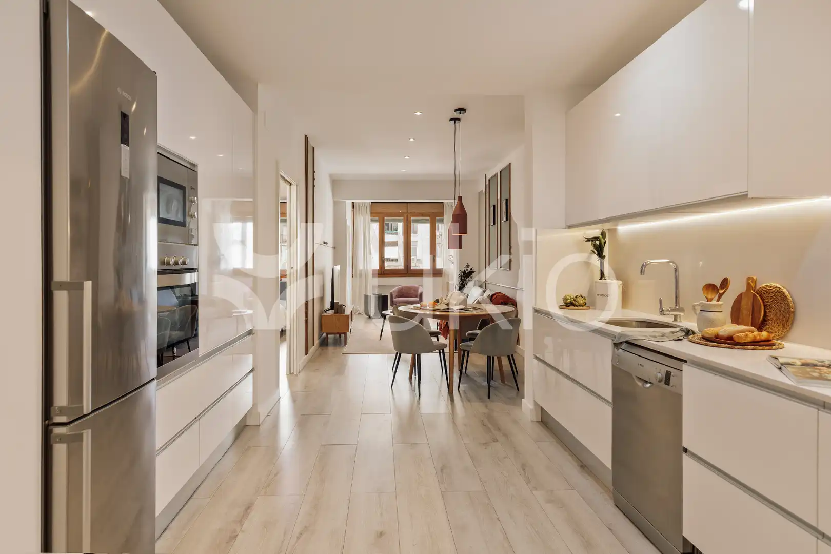Cuina de Apartament de lloguer en Barcelona amb Aire condicionat, Calefacció i Moblat