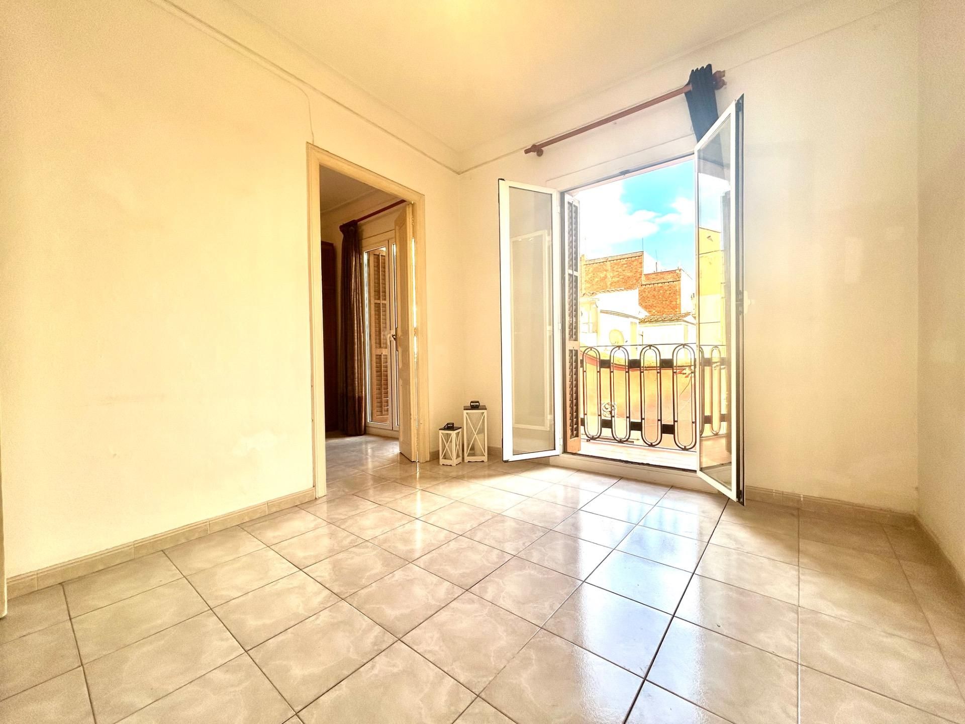 Exterior view of Apartment for sale in  Barcelona Capital  with Air Conditioner, Heating and Parquet flooring