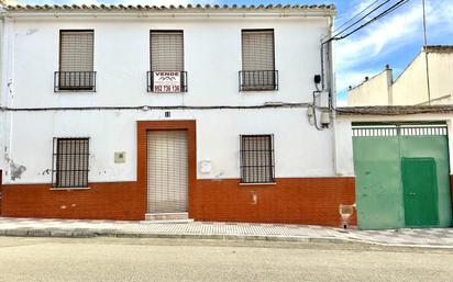 Vista exterior de Casa o xalet en venda en Fuente de Piedra amb Jardí privat, Terrassa i Traster