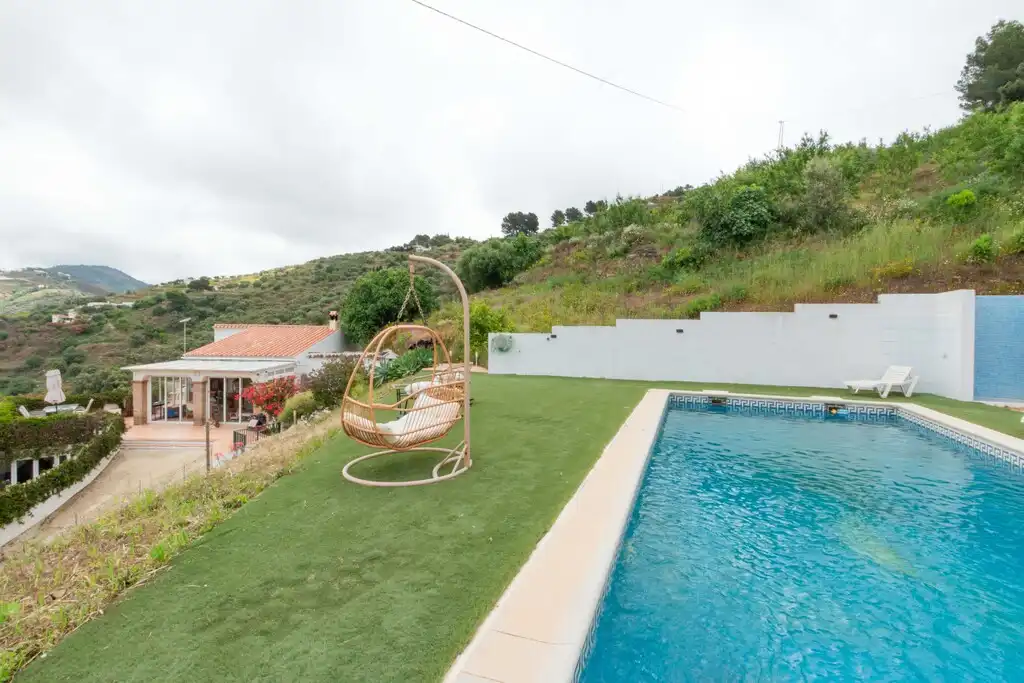 Casa rústica con piscina en venta en Torrox Pueblo, imagen 2