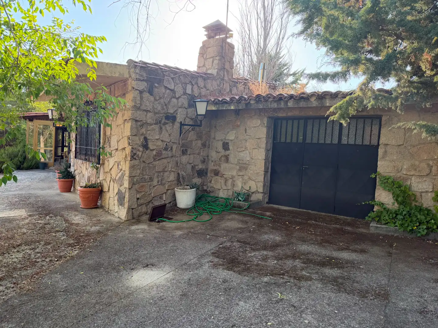 Vista exterior de Casa o xalet en venda en Muñana amb Calefacció, Jardí privat i Piscina