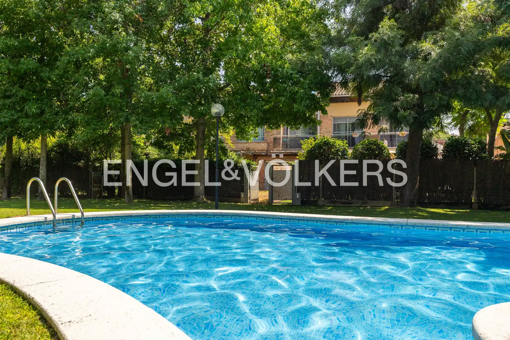 Piscina de Casa adosada en venta en Cabrils con Calefacción, Jardín privado y Terraza