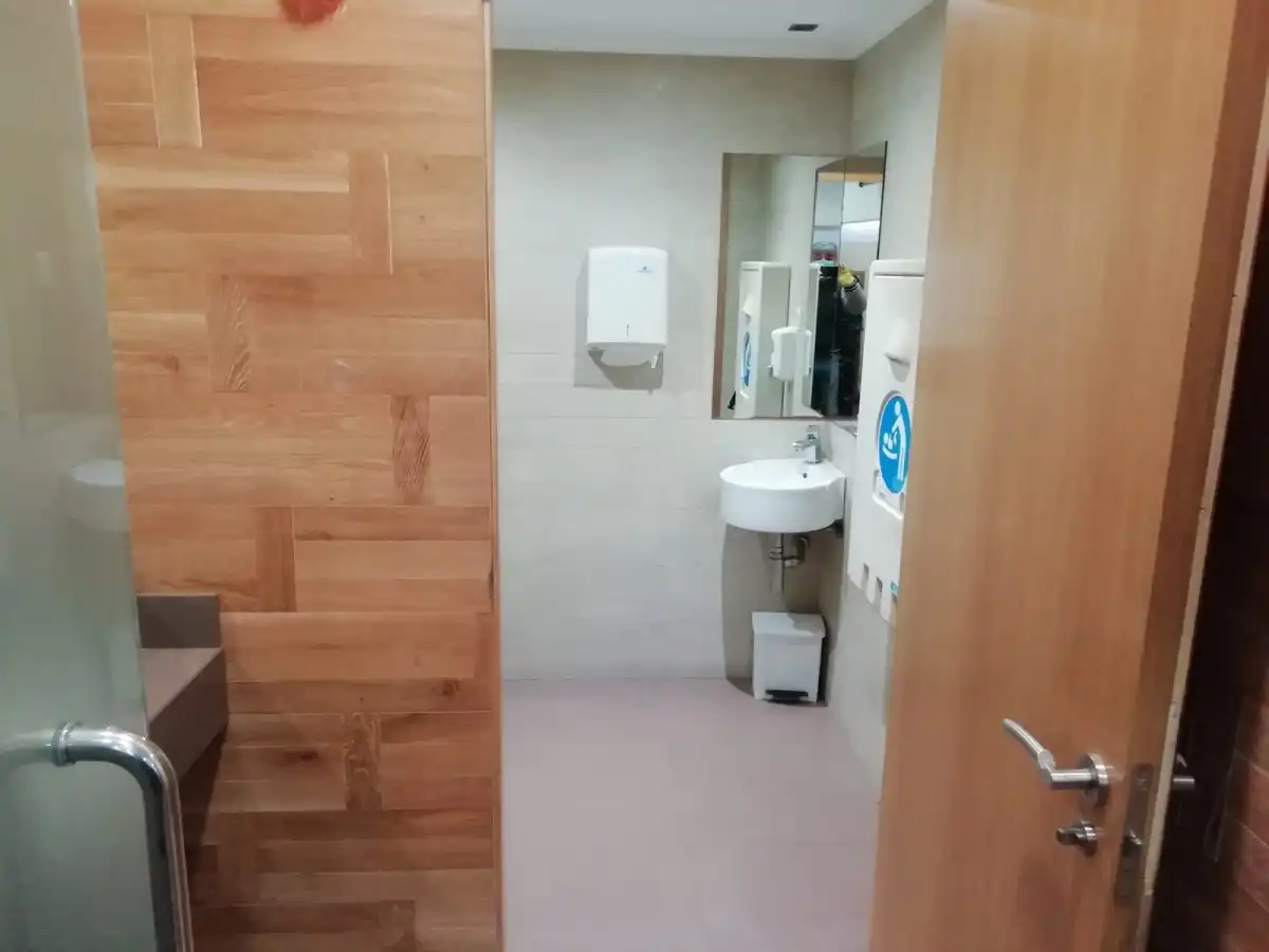 Bany de Local en venda en Malpica de Bergantiños amb Aire condicionat i Moblat
